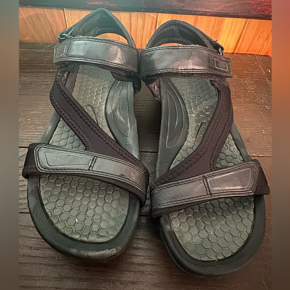 BareTraps “Donnatella” Black Sandals